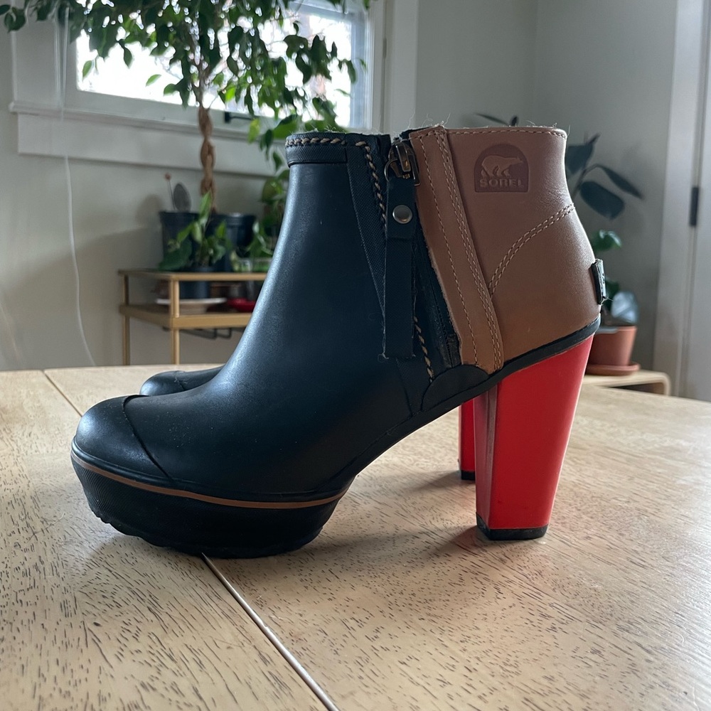 SOREL Medina Red Orange Heeled Rain Booties Ankle Boots, 6.5